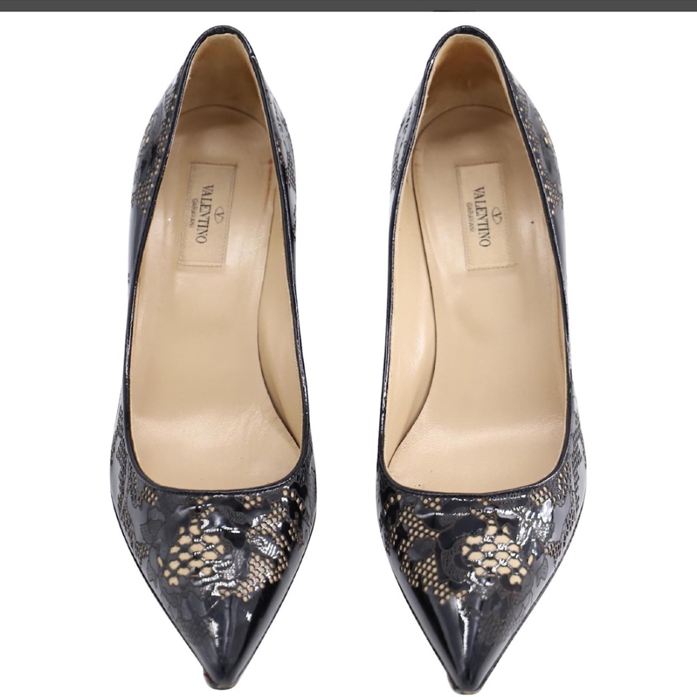 Valentino Garavani Lace Pointed Pumps in Black Patent Leather